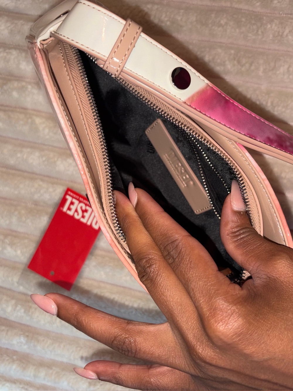 Diesel Pink Lip-Print Shoulder Bag - Picture 5 of 6